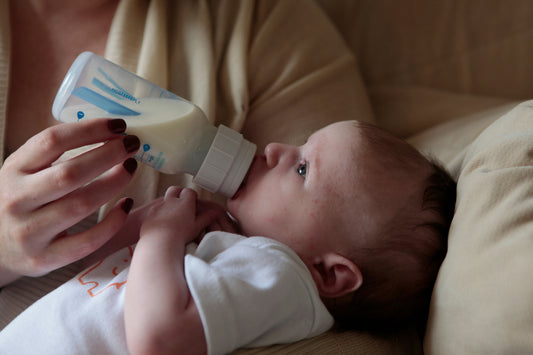 How to Build a Bottle Feeding Routine for a Newborn